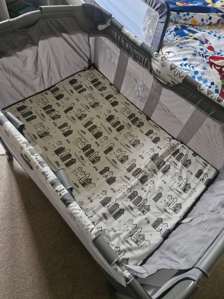 Joie Commuter Change Travel Cot and Mattress - Image 3