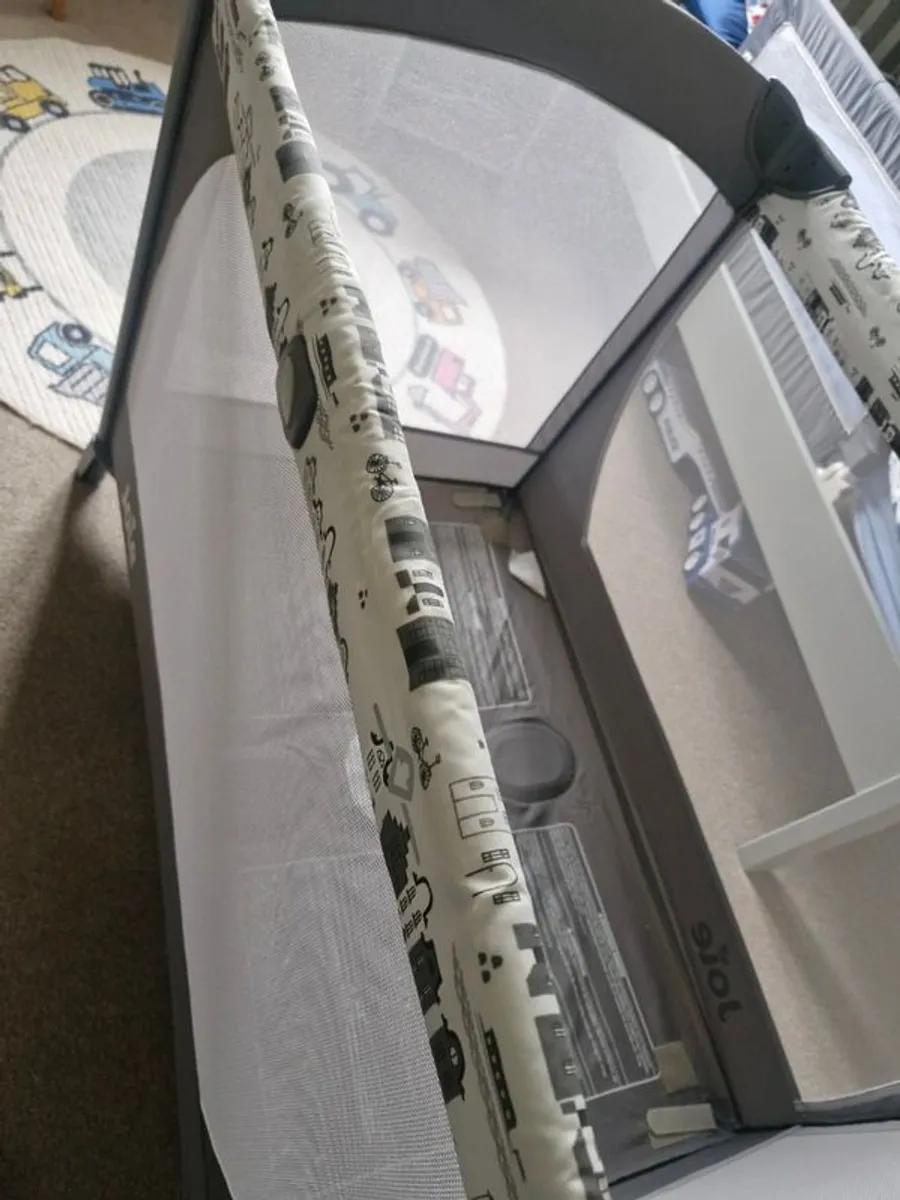 Joie Commuter Change Travel Cot and Mattress - Image 4