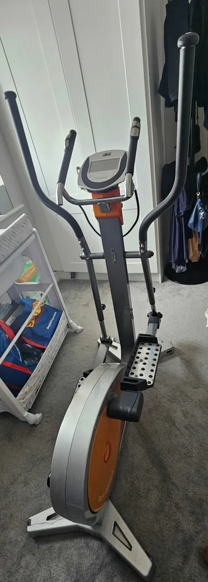 Cross trainer - Image 1