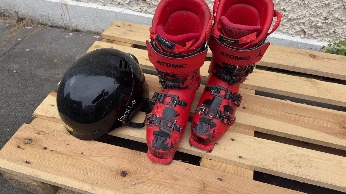 Ski equipment - Image 1