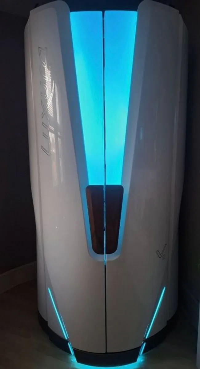 Luxura V8 Sunbed - Image 1