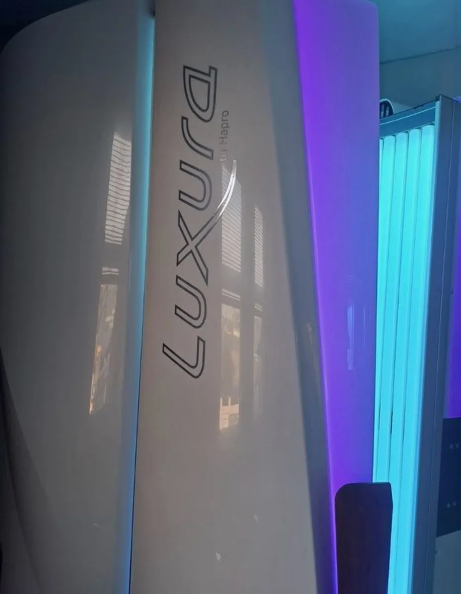 Luxura V8 Sunbed - Image 2