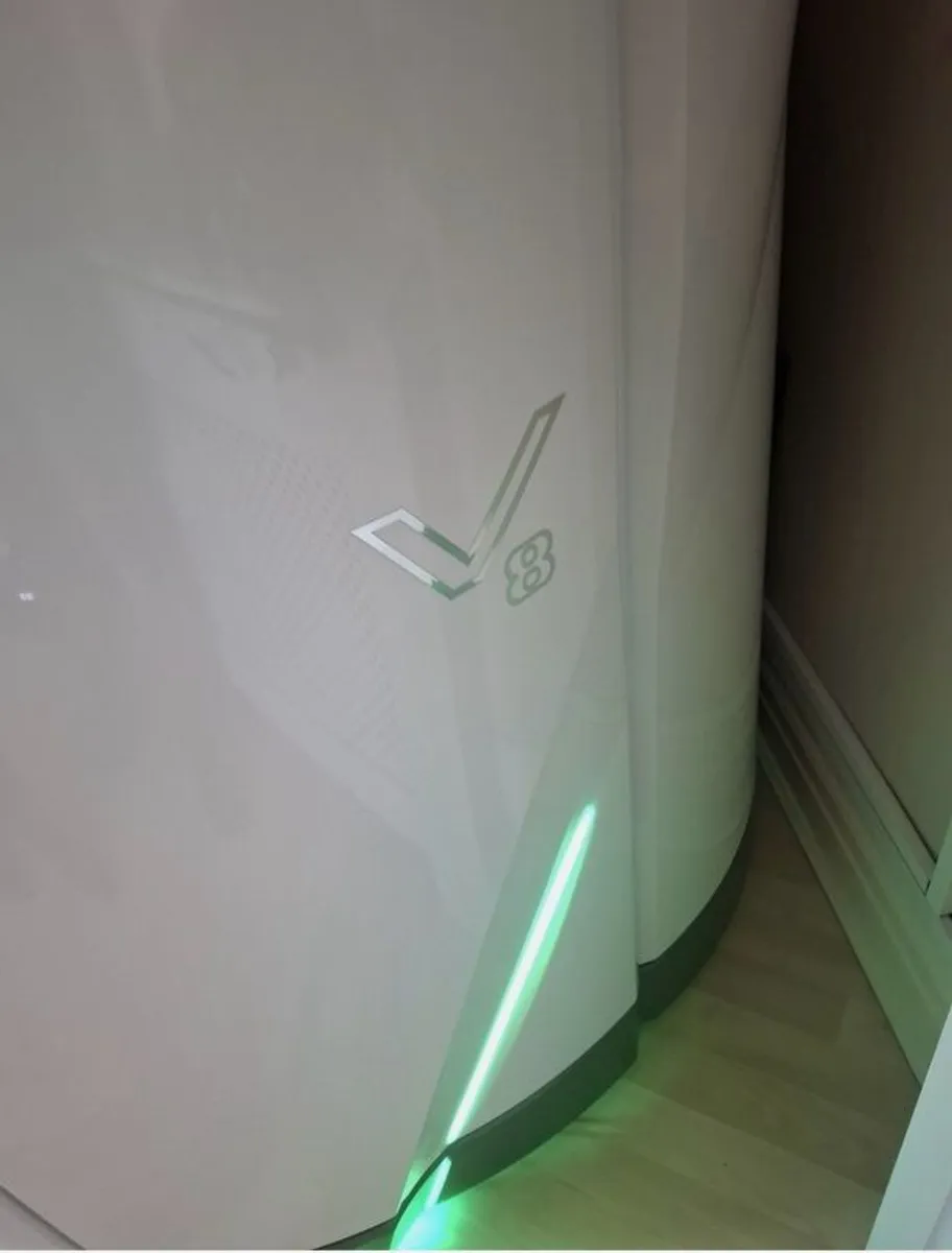 Luxura V8 Sunbed - Image 3