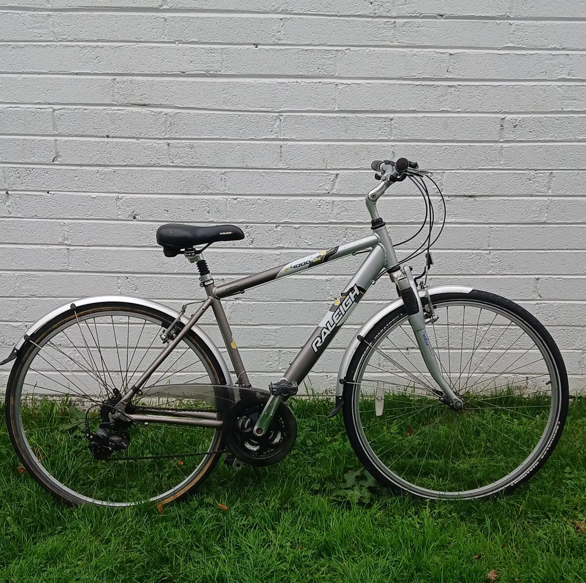 Raleigh 28-inch bike - Image 1