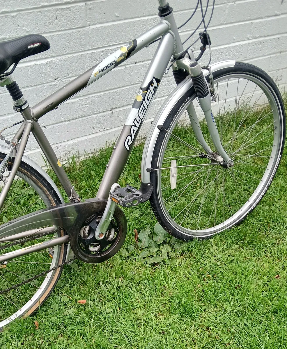 Raleigh 28-inch bike - Image 3