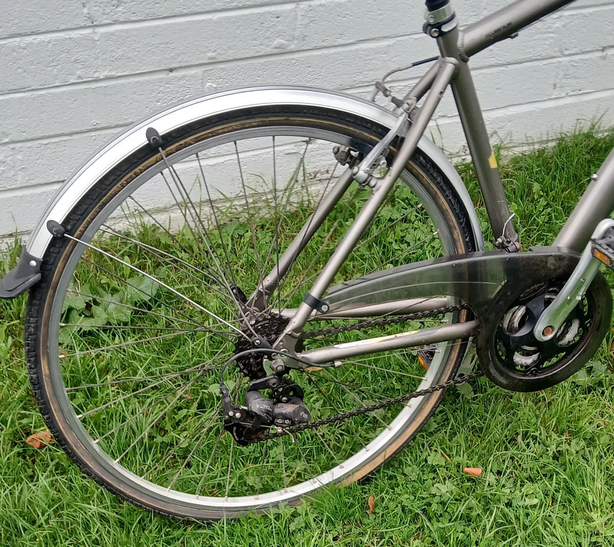 Raleigh 28-inch bike - Image 4