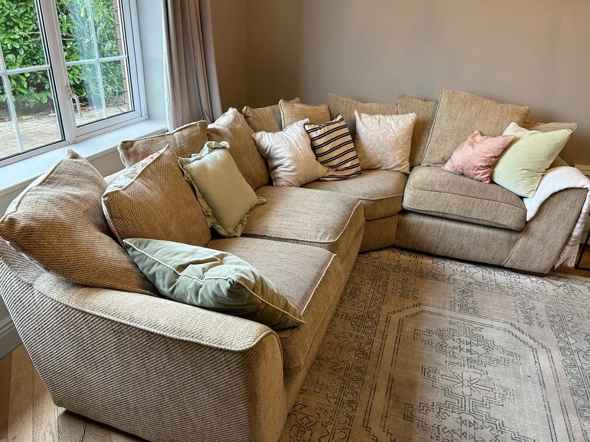 Corner couch - Image 2
