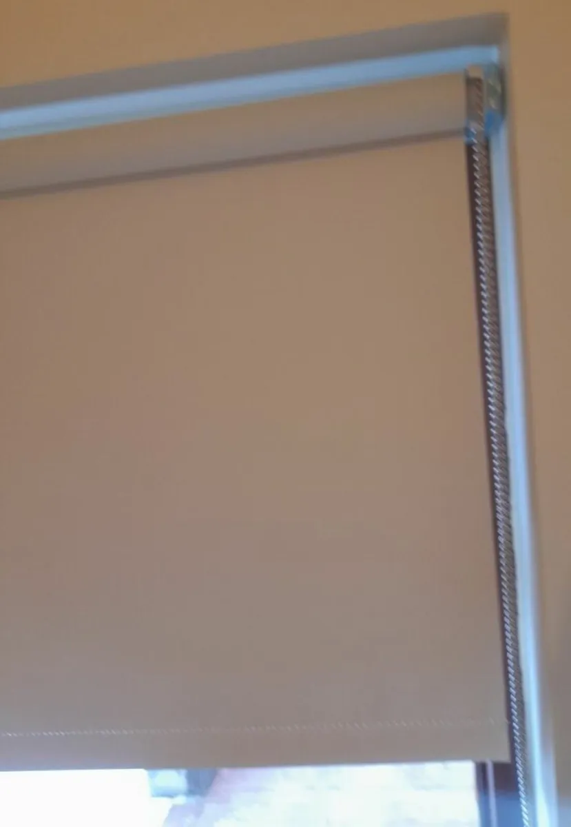 Roller blinds (FREE) - Image 3