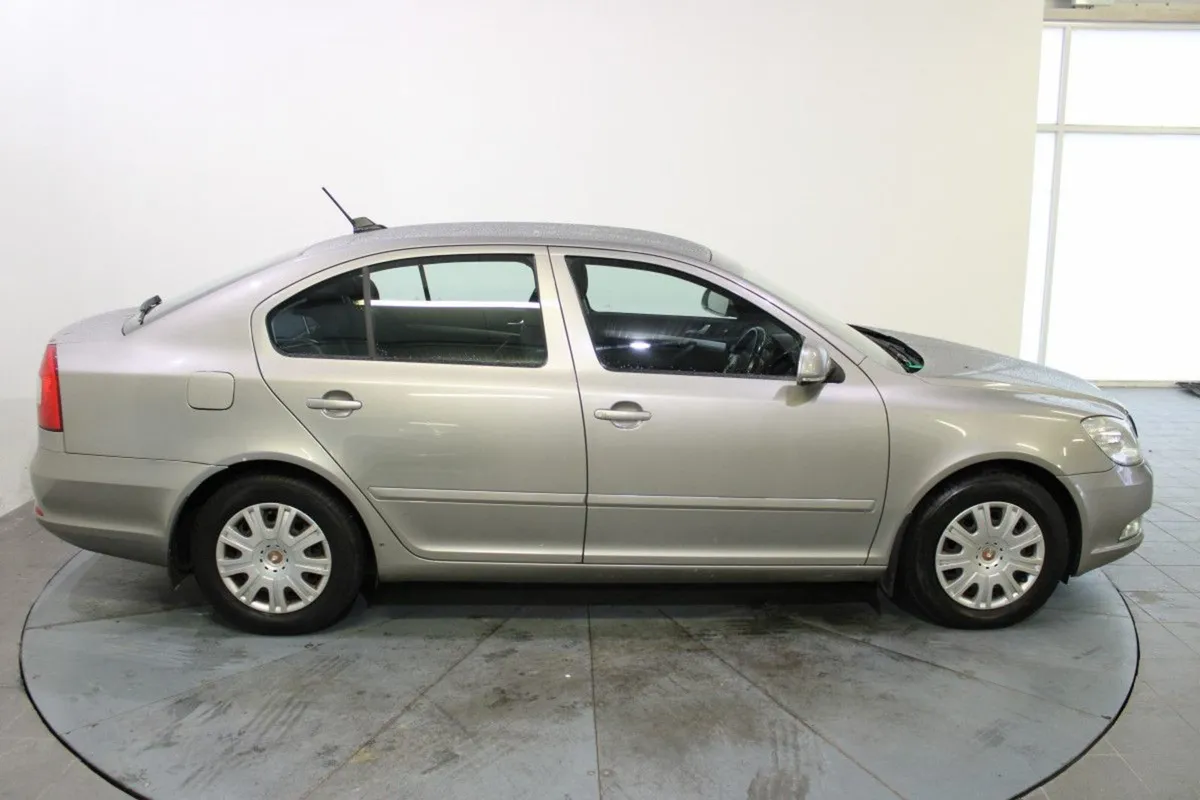 Skoda Octavia 1.6 CR TDI Ambition - Image 3