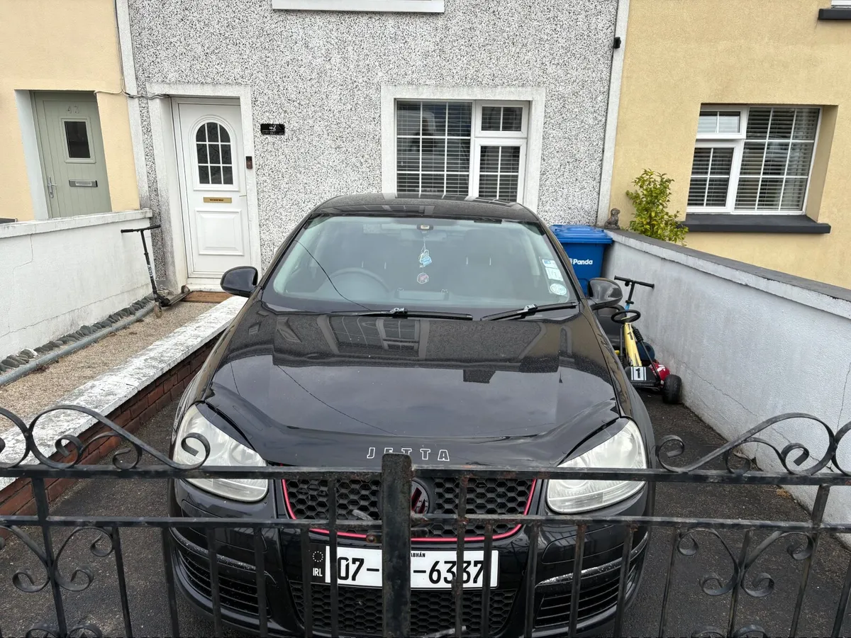 Volkswagen Jetta 2007 - Image 2