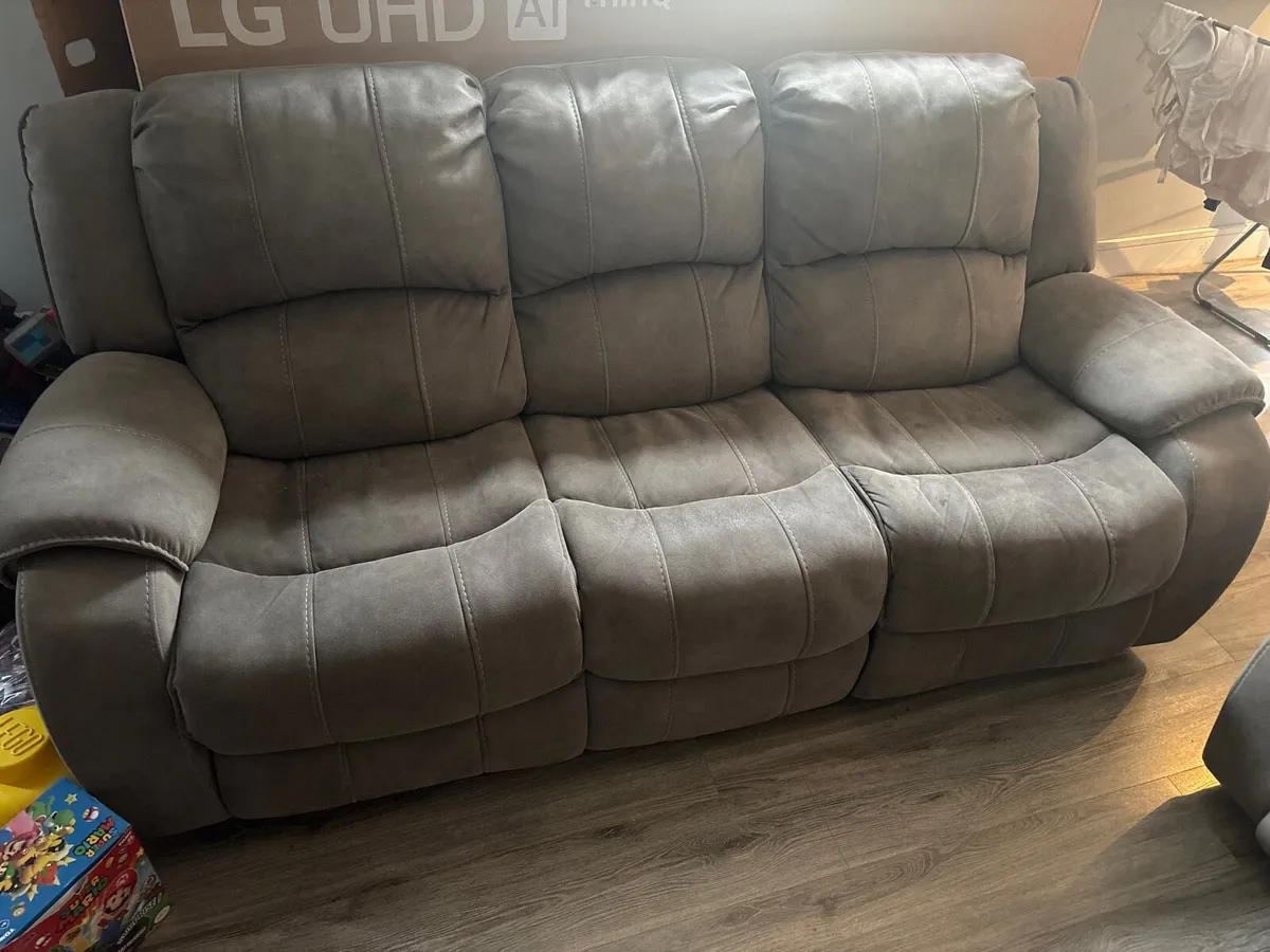 Suite of furniture for sale. - Image 3