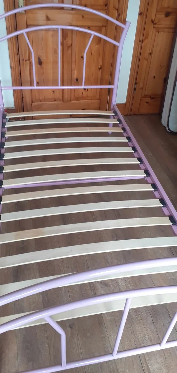 girls pink single bed frame & mattress - Image 2
