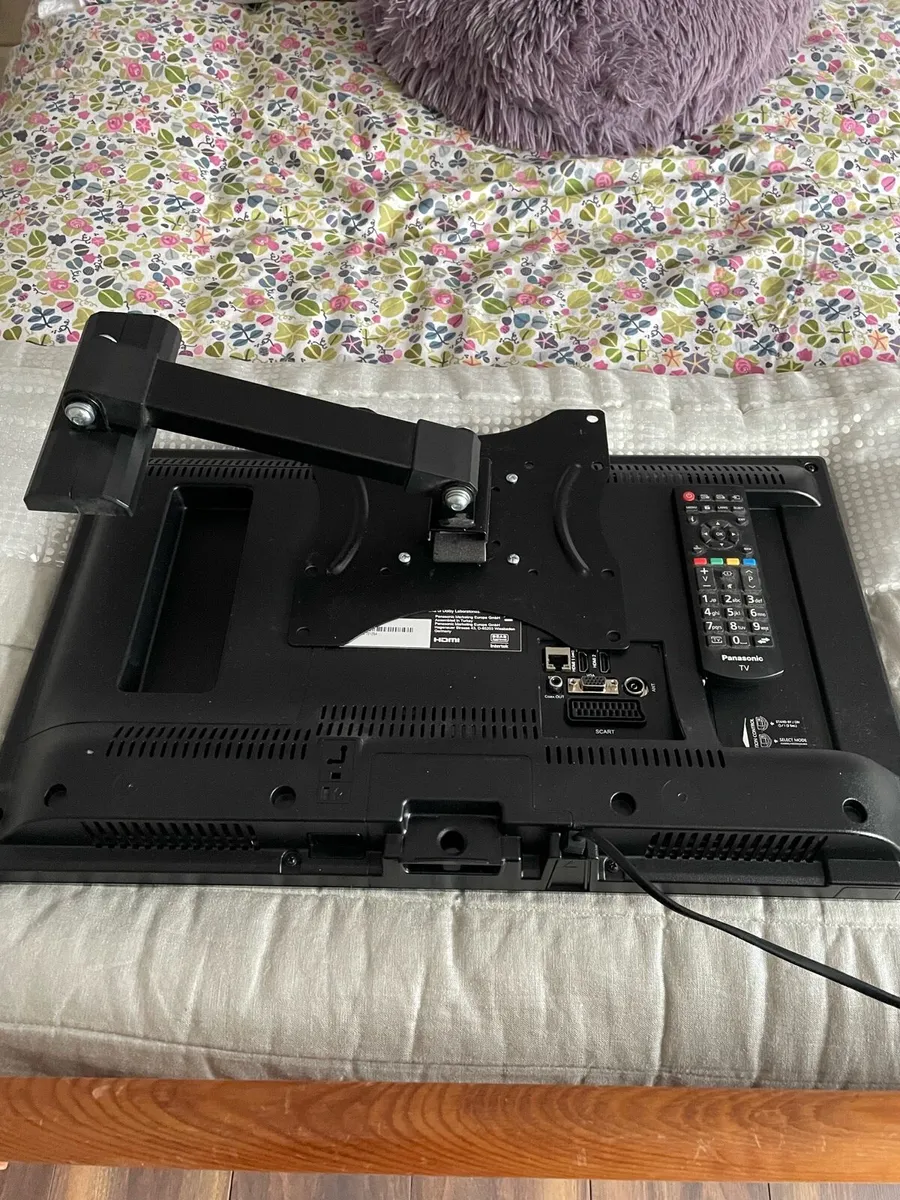 24 inch smart tv with wall mount - Image 2