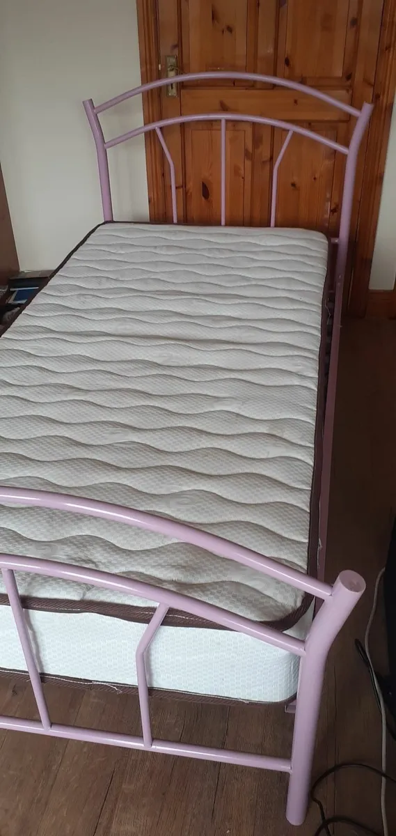 girls pink single bed frame & mattress - Image 3