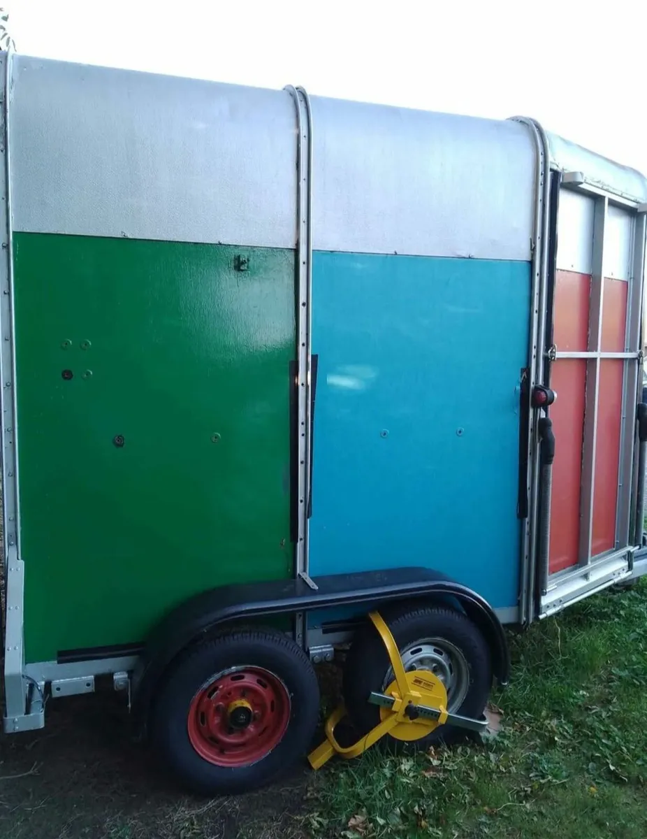 Horse box - Image 2