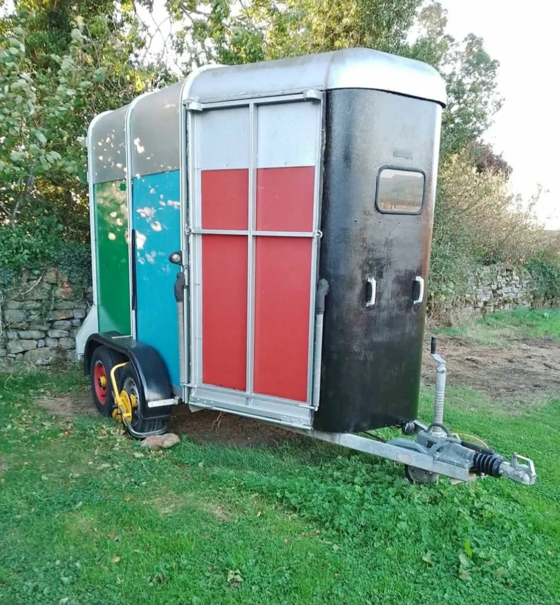 Horse box - Image 1