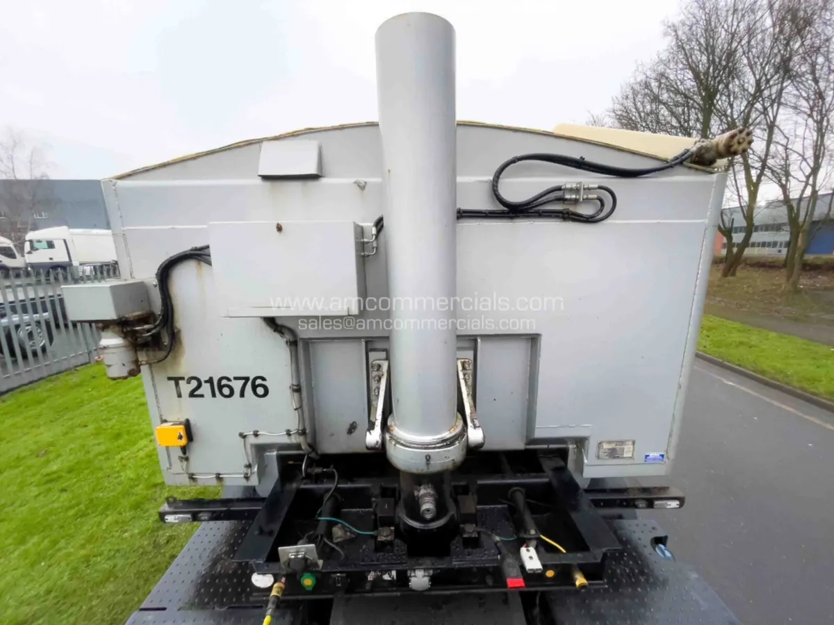 2017 WILCOX TRI AXLE BULK TIPPING TRAILER - Image 2