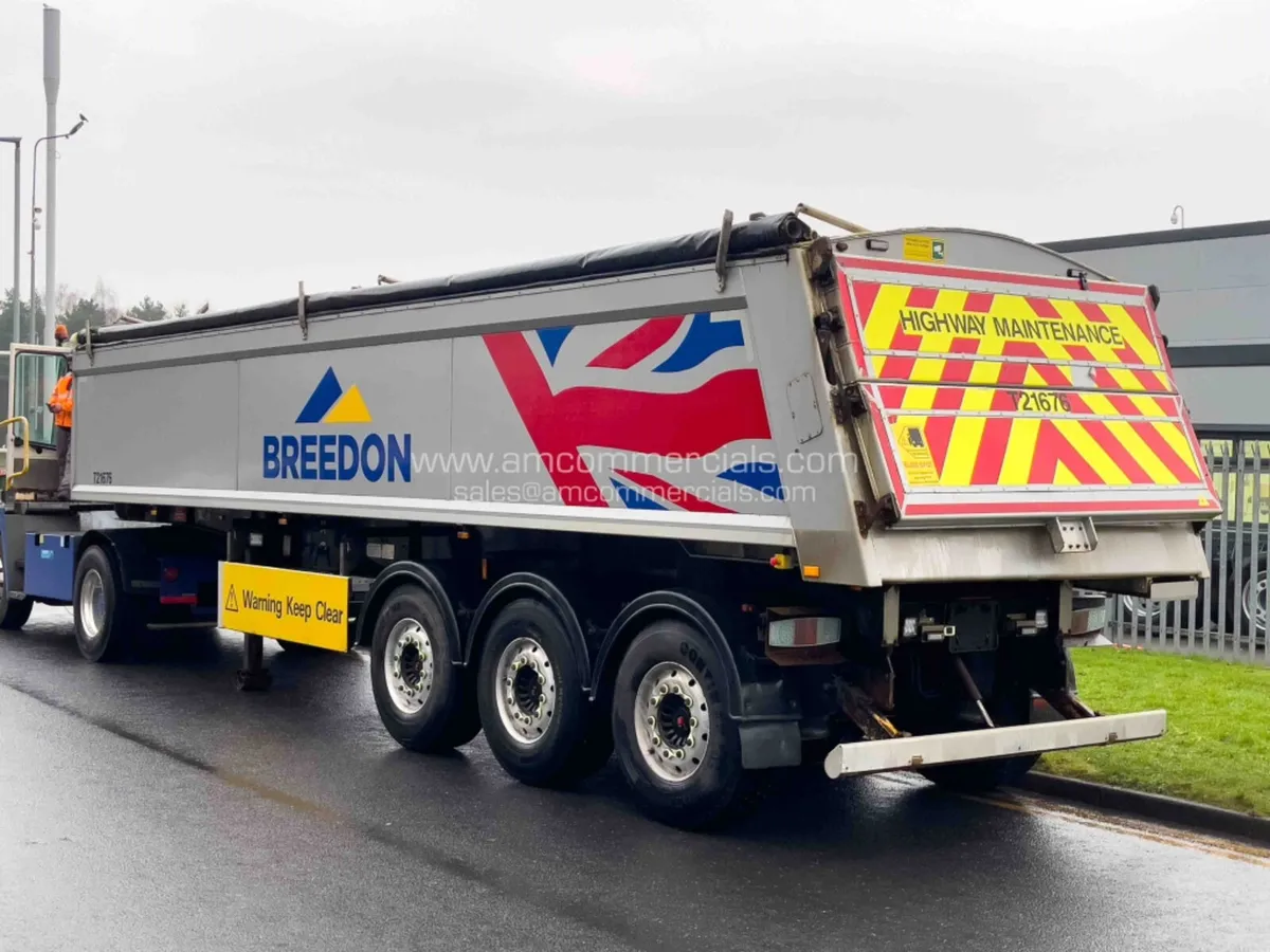 2017 WILCOX TRI AXLE BULK TIPPING TRAILER - Image 4