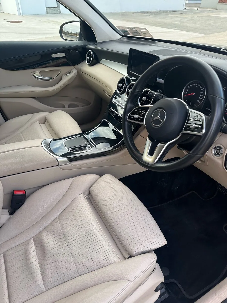 GLC220D 4MATIC SPORT 5DR ESTATE AUTOMATIC - Image 2