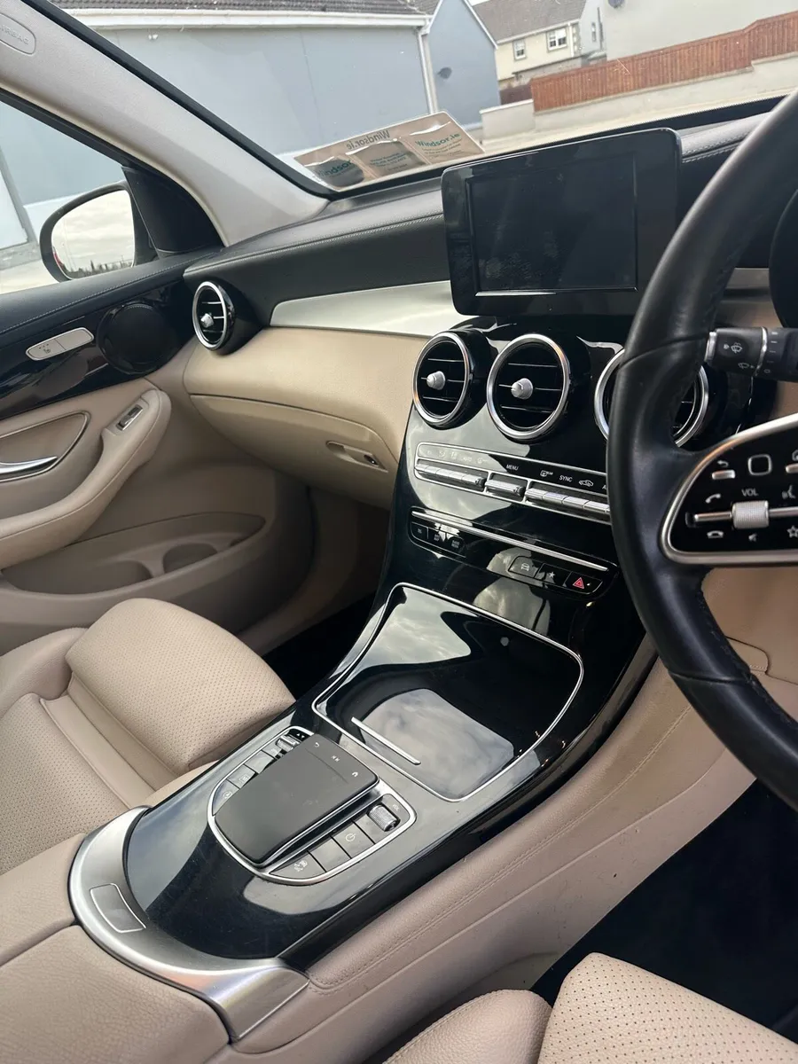 GLC220D 4MATIC SPORT 5DR ESTATE AUTOMATIC - Image 3