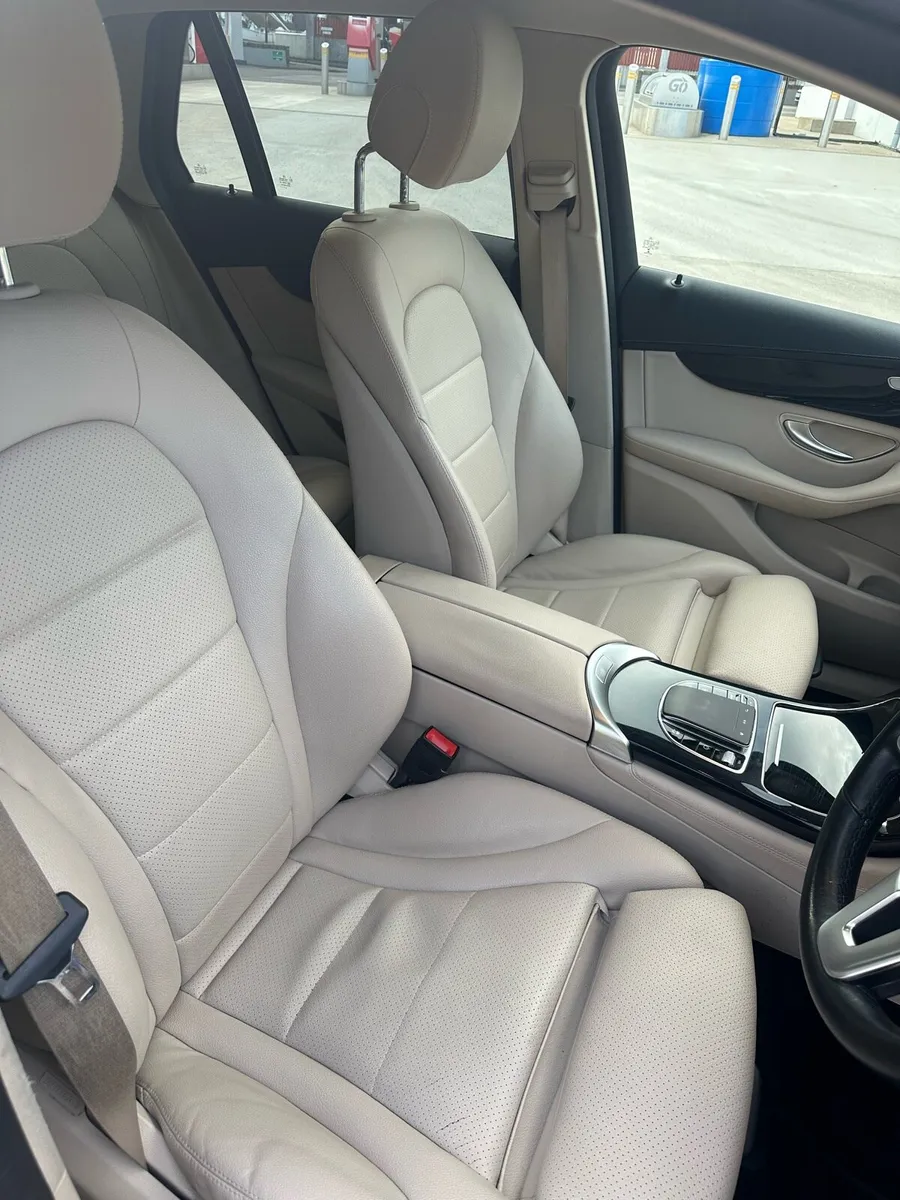 GLC220D 4MATIC SPORT 5DR ESTATE AUTOMATIC - Image 4