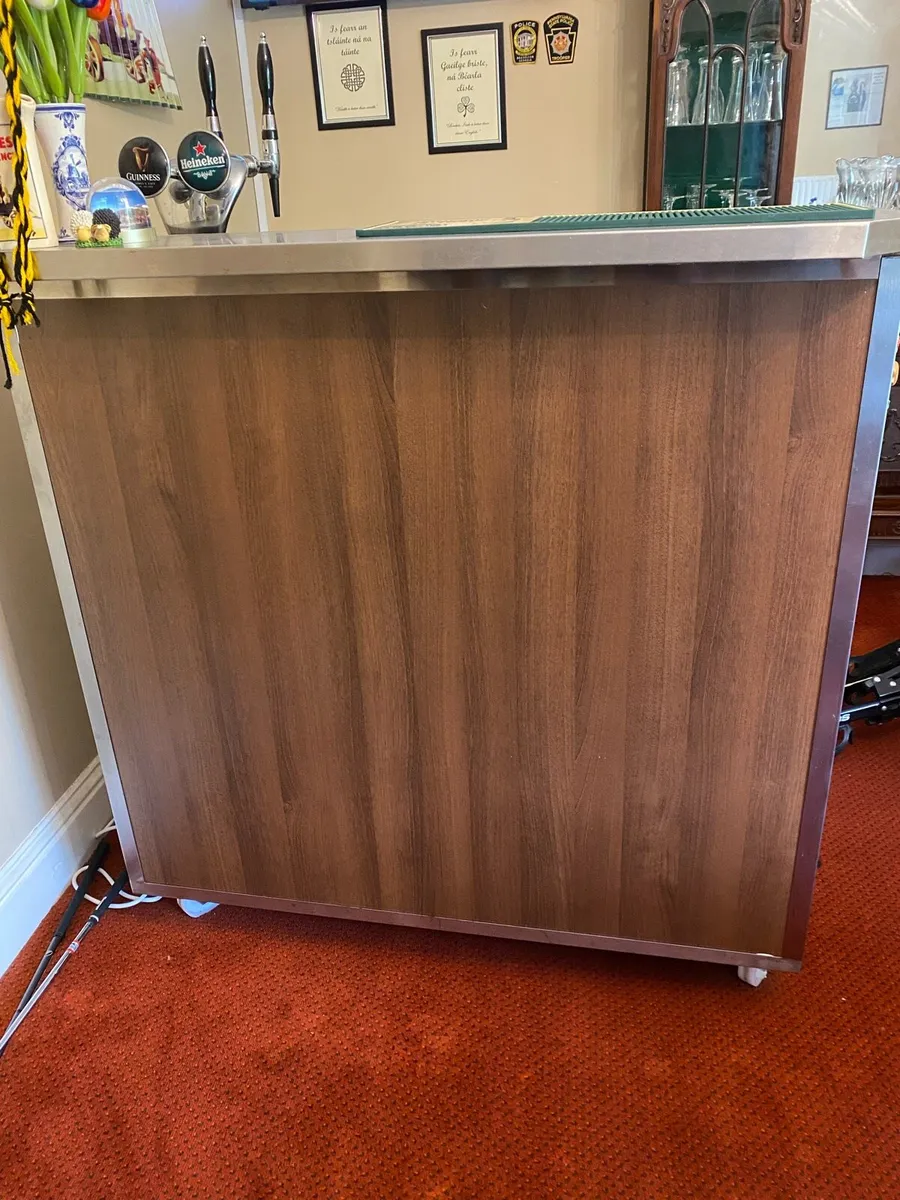 Bar on wheels - Image 1