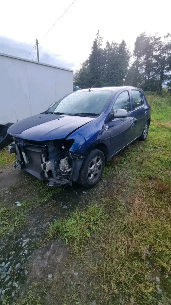 15 dacia sandero - Image 2
