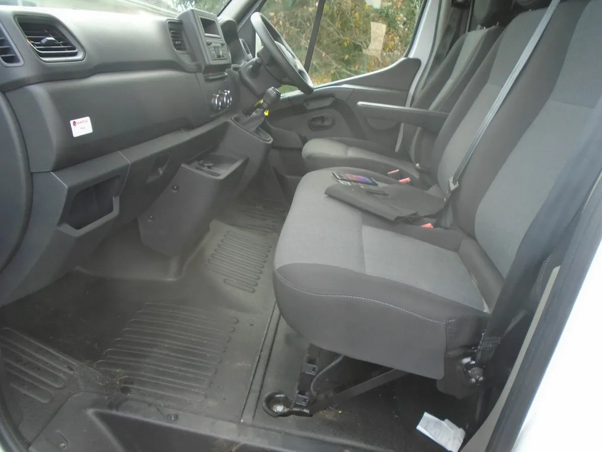 2023 Renault Master LOW-LOADER LUTON - Image 4