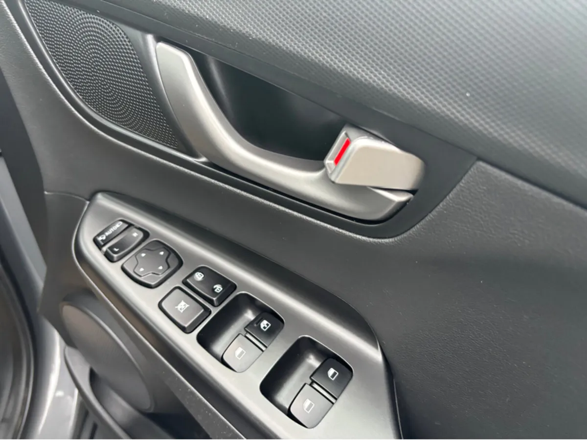 Hyundai KONA KAUAI EXCUTIVE PLUS 5DR - Image 3