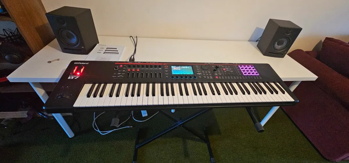 Roland Fantom 07 - Image 1