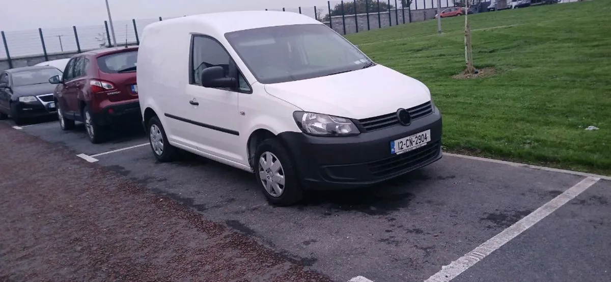 2012 vw caddy van doe till January - Image 1