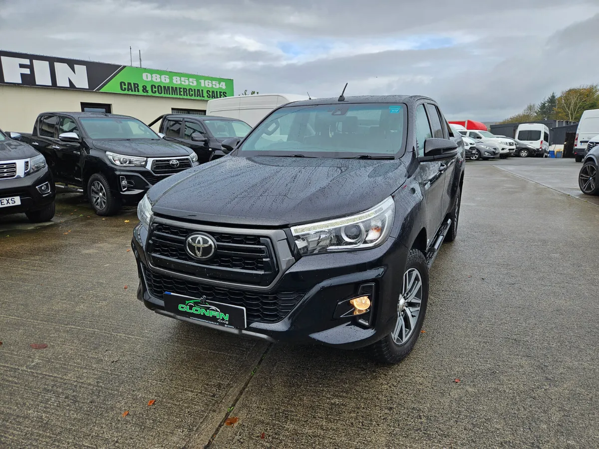192 TOYOTA HILUX INVINCIBLE X AUTOMATIC CREW CAB - Image 3