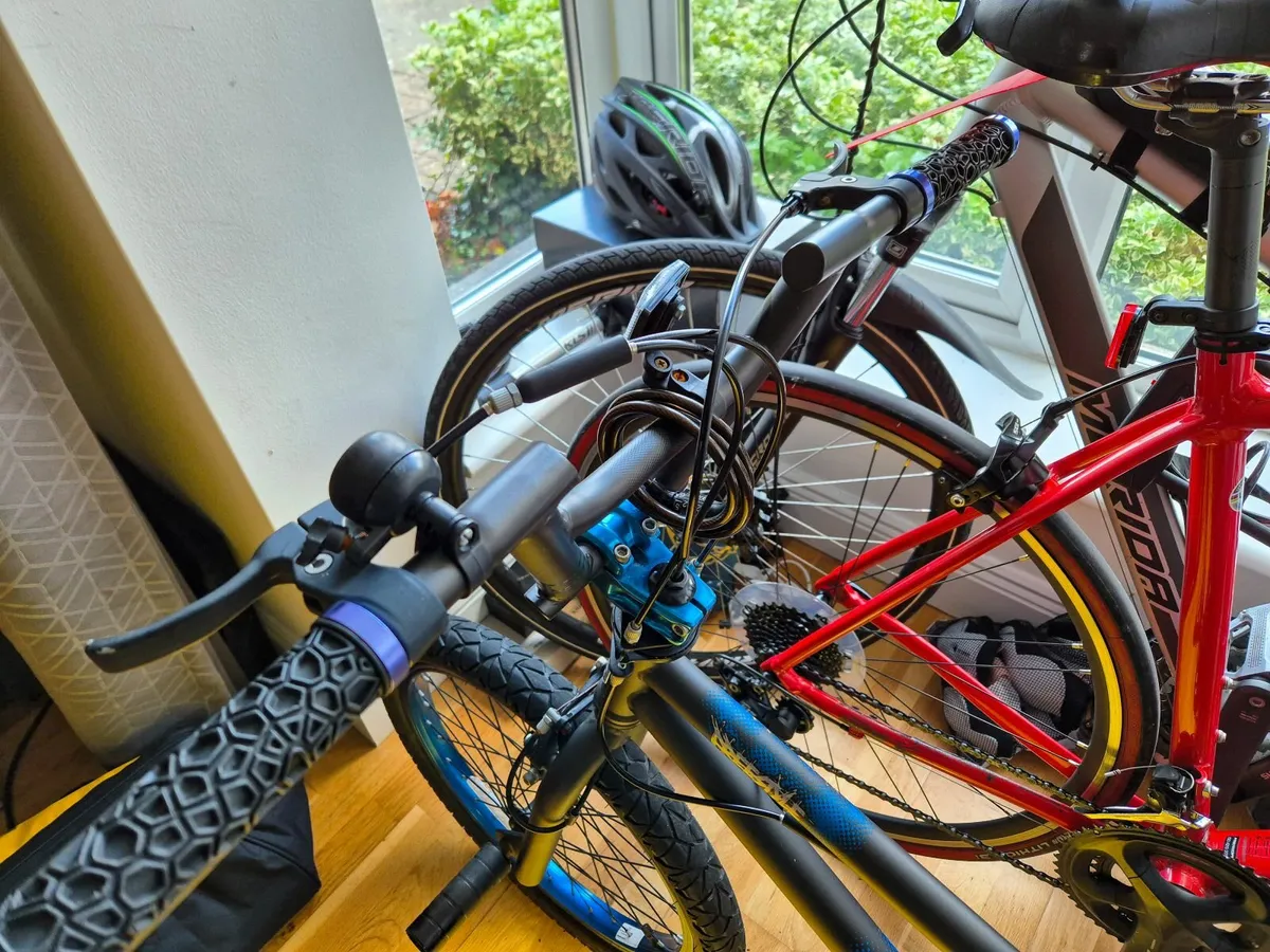 Child's bike, barely used. - Image 2