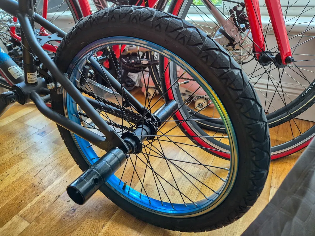 Child's bike, barely used. - Image 3