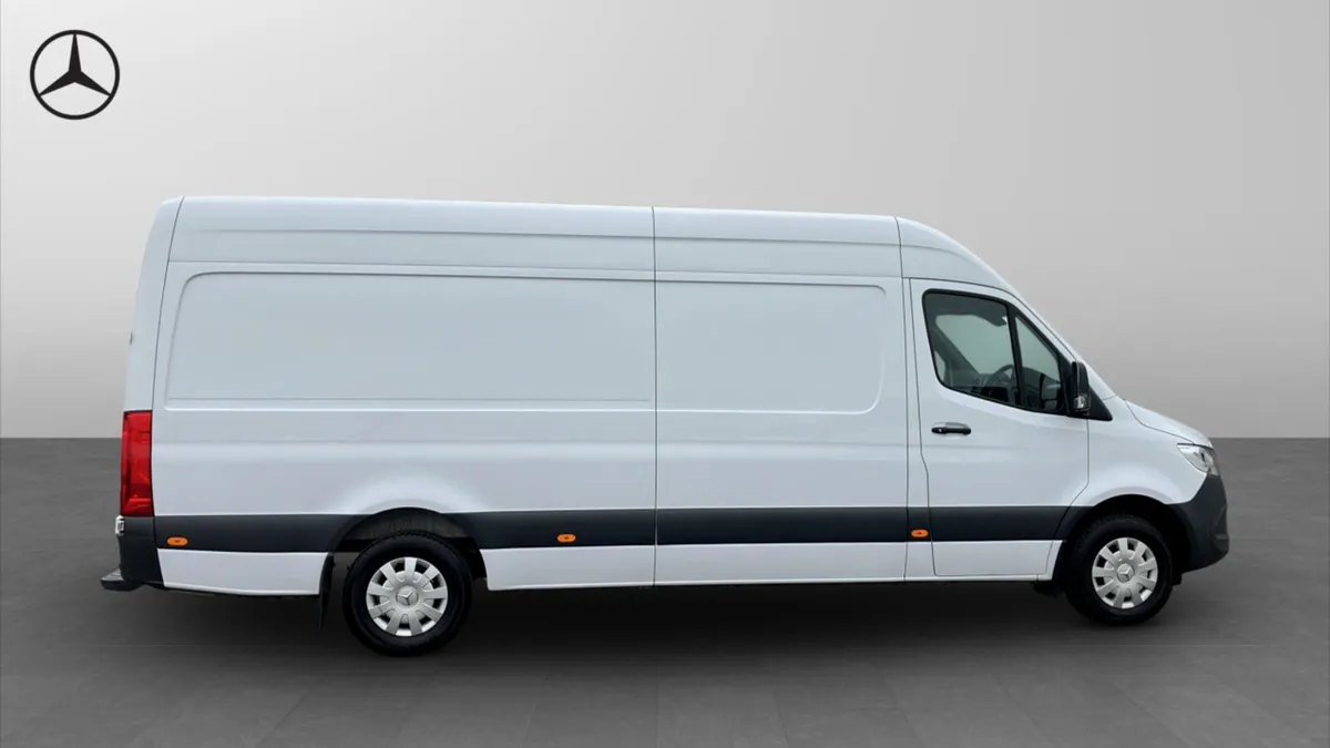 Mercedes-Benz Sprinter 315 CDI Premium RWD L3 H2 - Image 3
