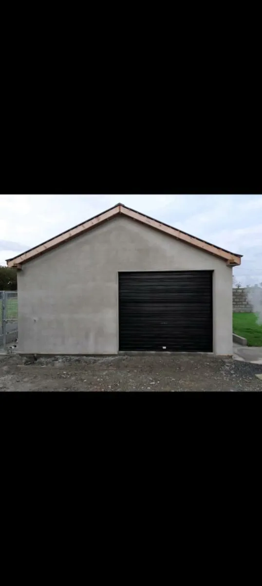 Roller garage door - Image 1