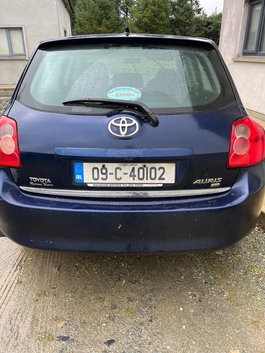 Toyota Auris 2009 - Image 2