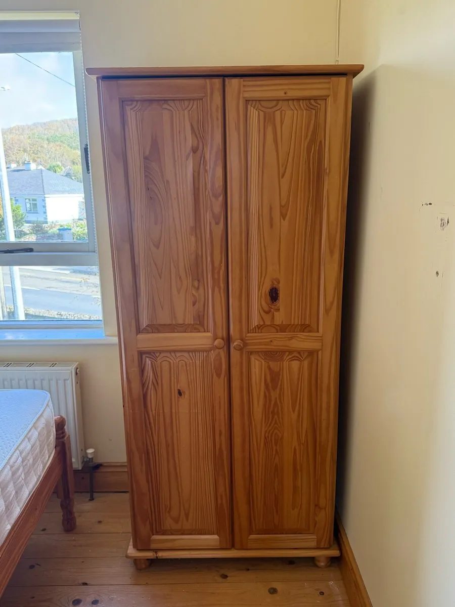 Double wardrobe - Image 1