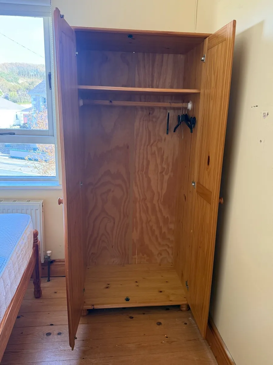 Double wardrobe - Image 2