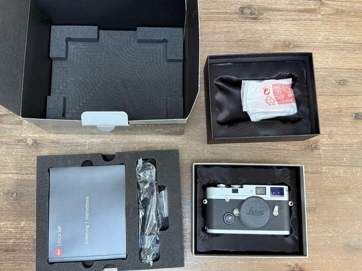 Leica MP film camera - Image 1