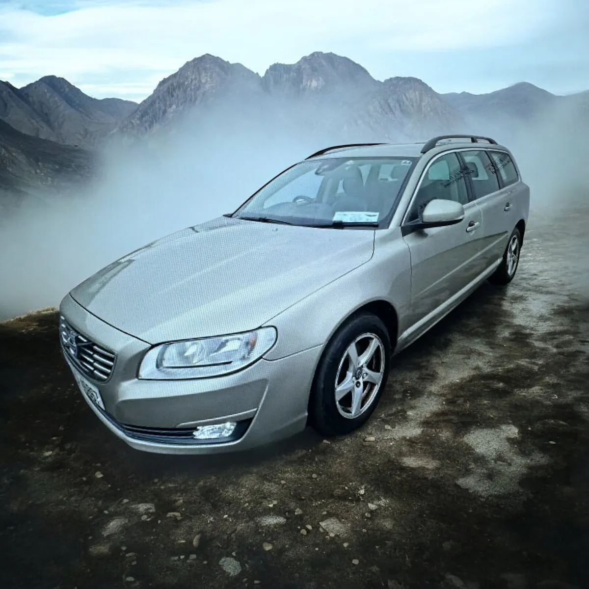 2015 Volvo V70 D4 (181hp) SE Leather Manual - Image 3