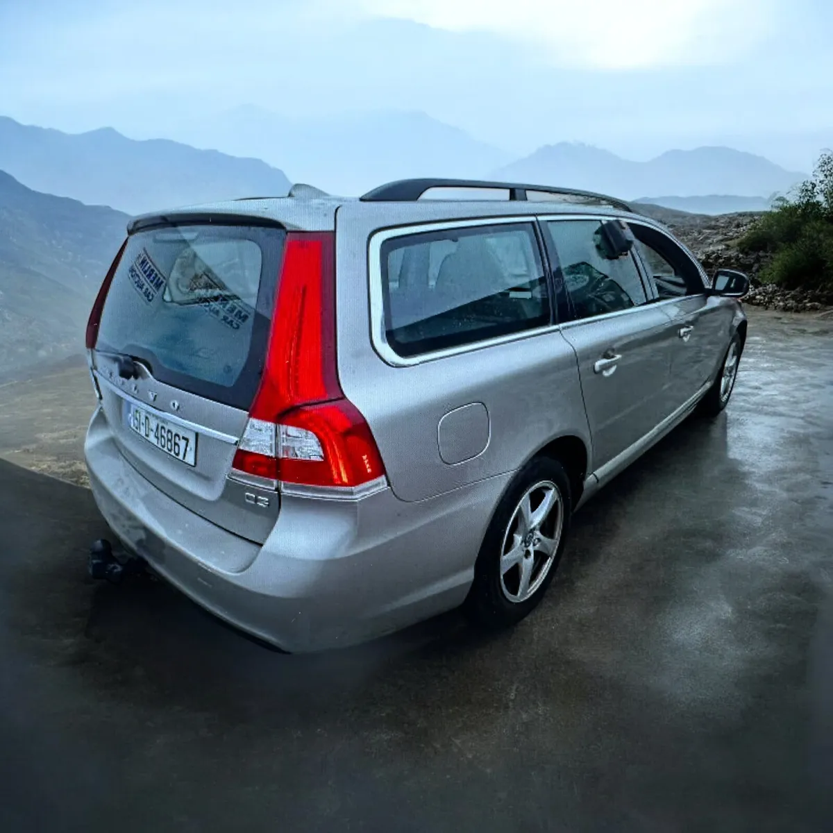 2015 Volvo V70 D4 (181hp) SE Leather Manual - Image 2
