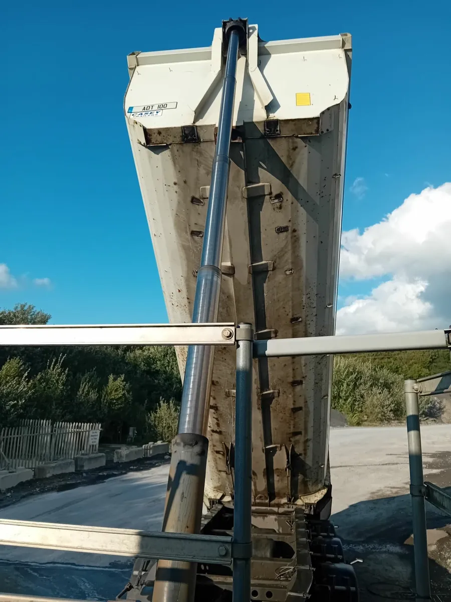 Schmitz tipping trailer - Image 3