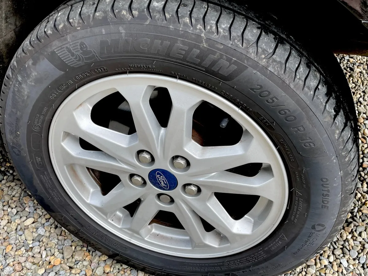 2019 Ford  Transit Connect 240 Limited LWB 120bhp - Image 3