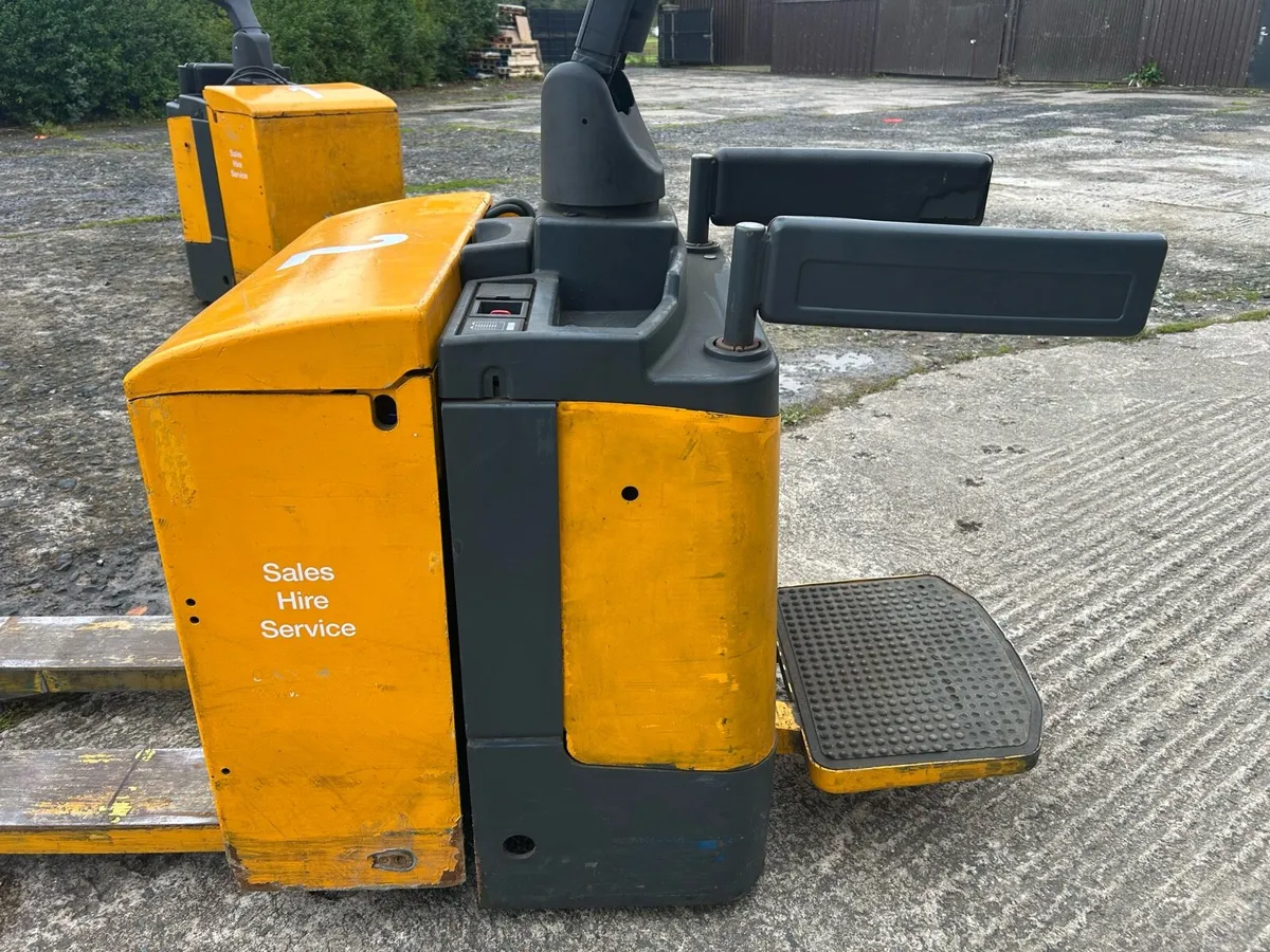 Electric pallet truck - Image 3