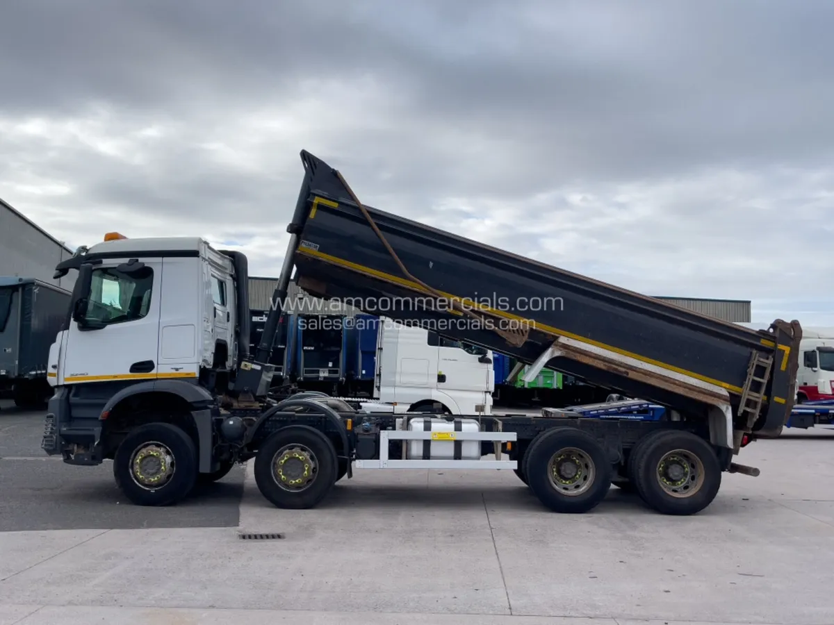 2017 (17) MERCEDES-BENZ AROCS 3240K TIPPER - Image 4