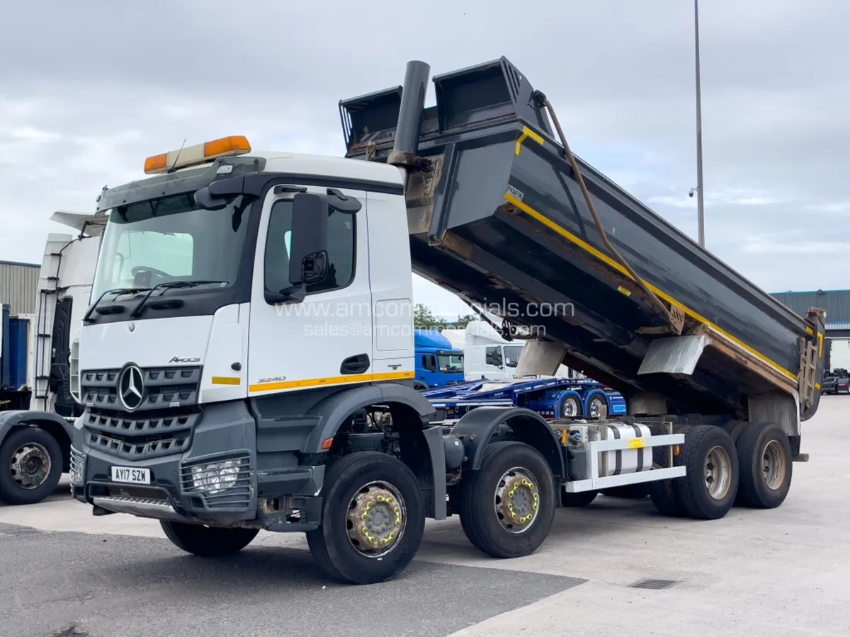 2017 (17) MERCEDES-BENZ AROCS 3240K TIPPER - Image 3