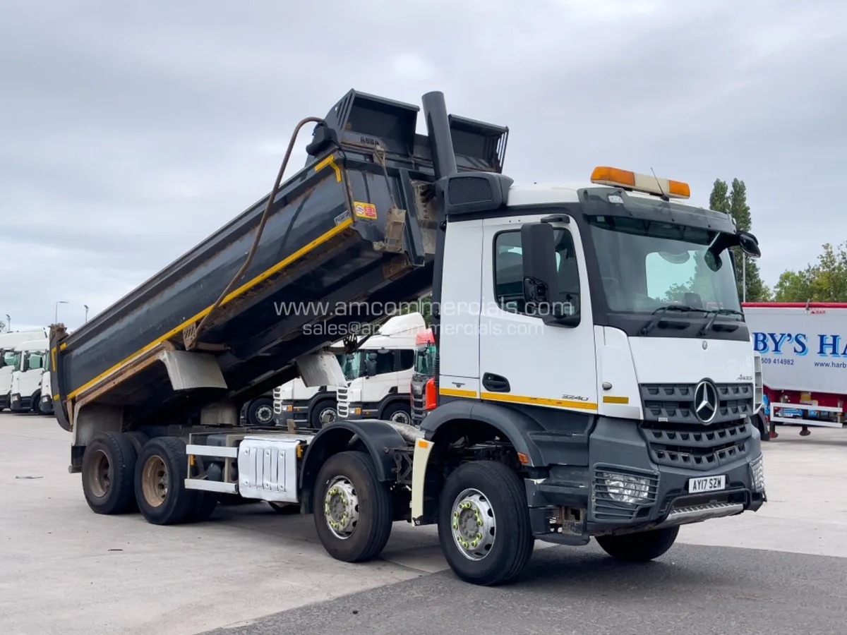 2017 (17) MERCEDES-BENZ AROCS 3240K TIPPER - Image 1