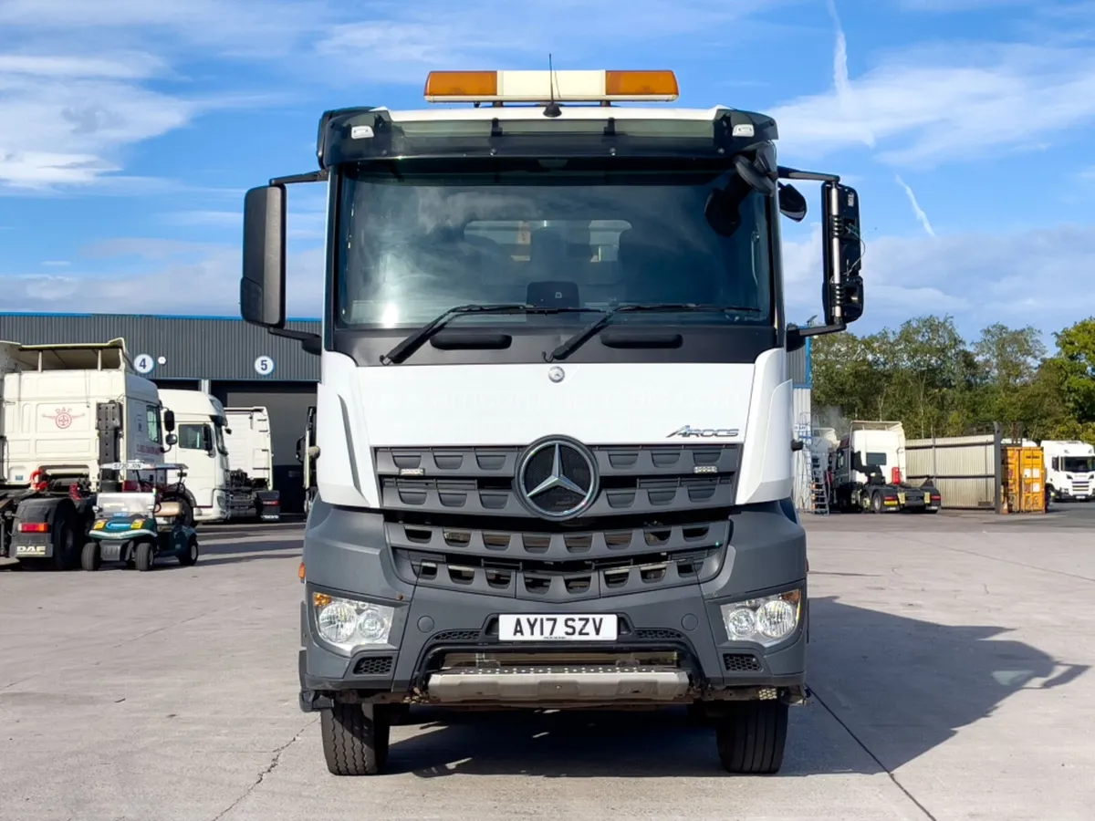 2017 (17) MERCEDES-BENZ AROCS 3240K TIPPER - Image 2