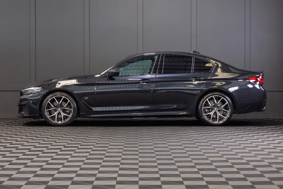 212 BMW 5-Series 520d M-Sport - Image 3